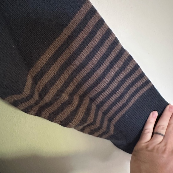 Patagonia Sweater - Picture 8 of 10